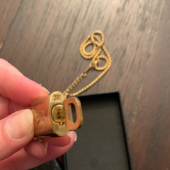 LV lock and key - Picture 3 of 9